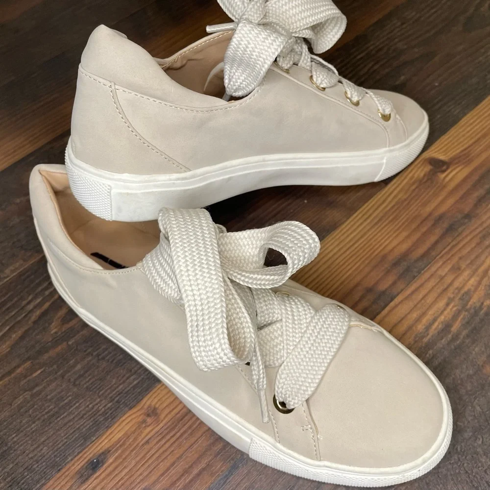 Loft Large Lace Beige Sneakers NWOB 6-1/2